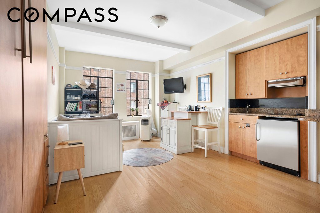 25 Tudor City Place, Unit 922