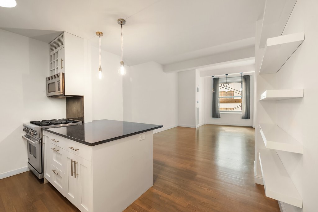 88 Greenwich Street, Unit 721 photo 3