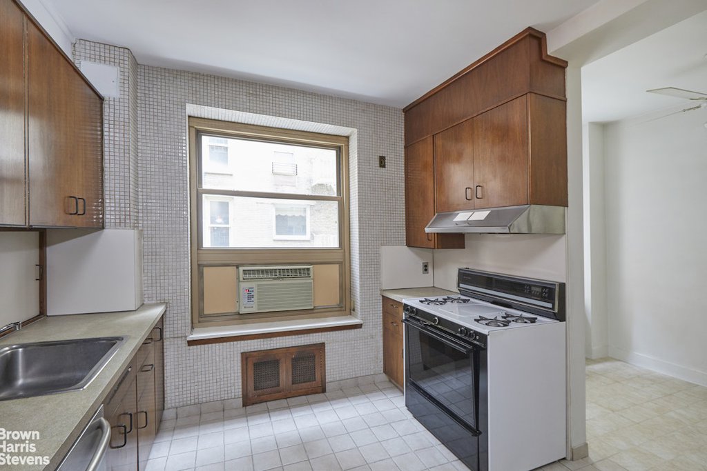 15 West 81st Street, Unit 8F photo 4