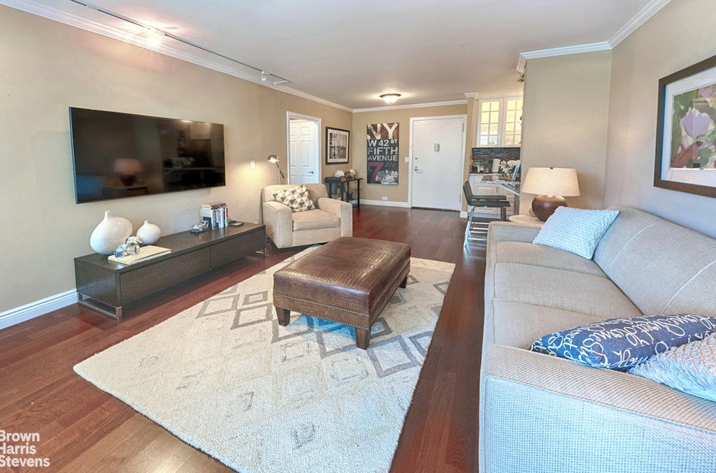 61 West 62nd Street, Unit 6H photo 3