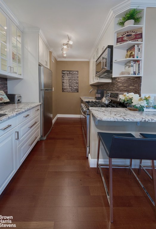 61 West 62nd Street, Unit 6H photo 4