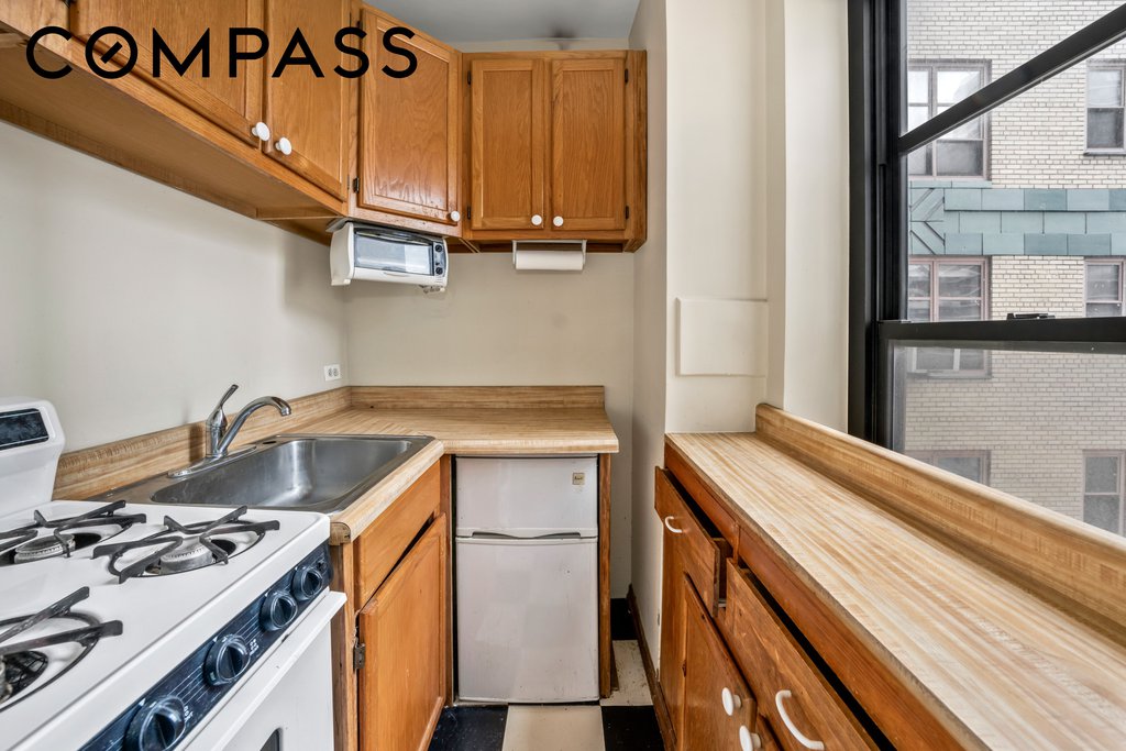 235 East 22nd Street, Unit 9M photo 6