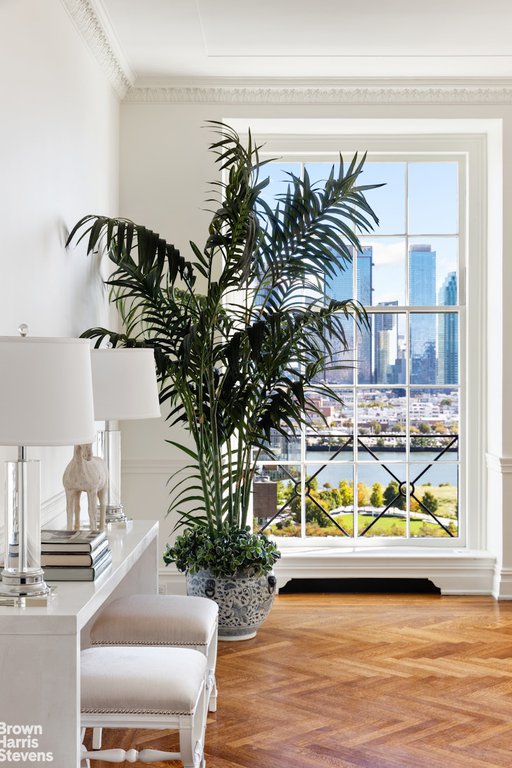 1 Sutton Place South, Unit 11C photo 3