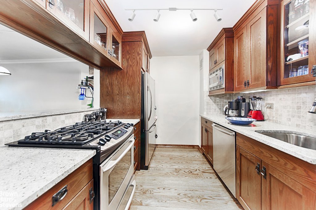 330 Third Avenue, Unit 8H photo 3