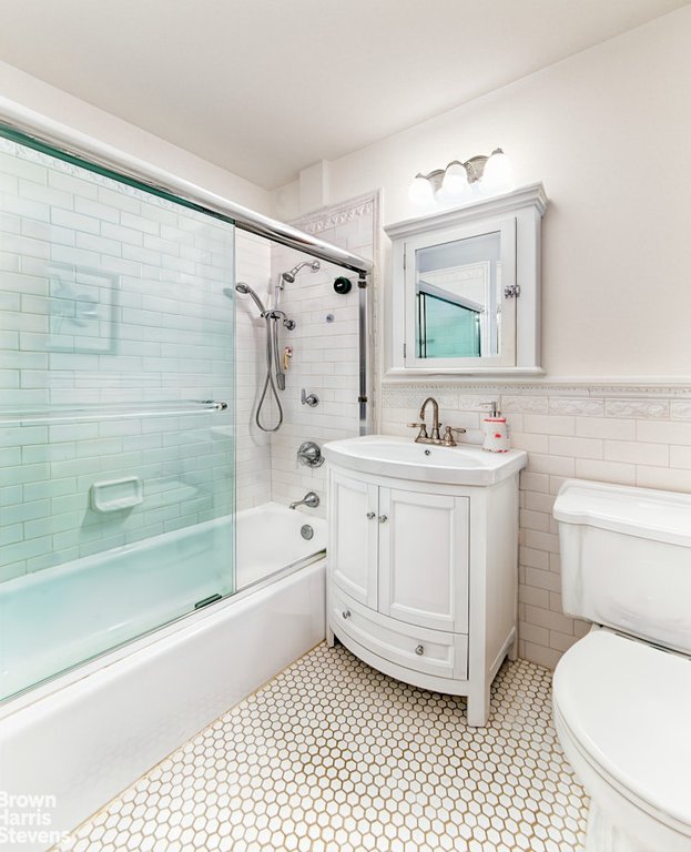 330 Third Avenue, Unit 8H photo 5