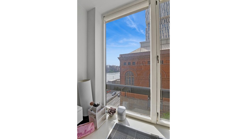 530 East 76th Street, Unit 6J photo 5
