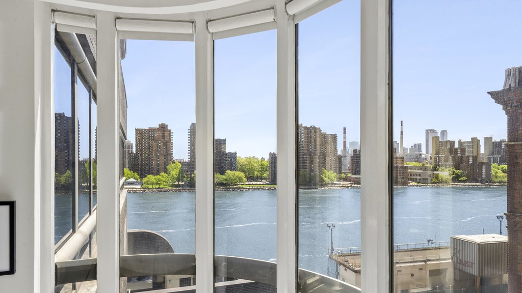 530 East 76th Street, Unit 6J photo 14