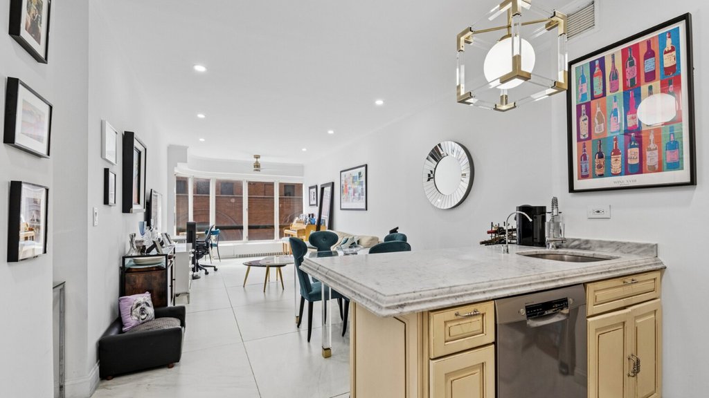 530 East 76th Street, Unit 6J