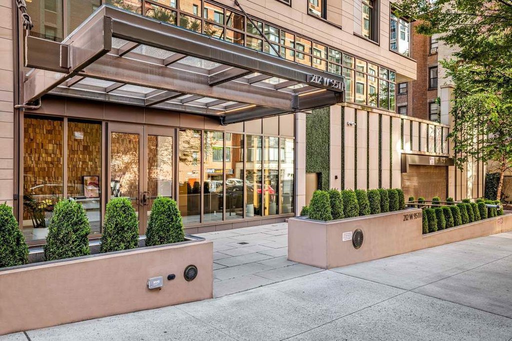 212 West 95th Street, Unit 17B photo 23