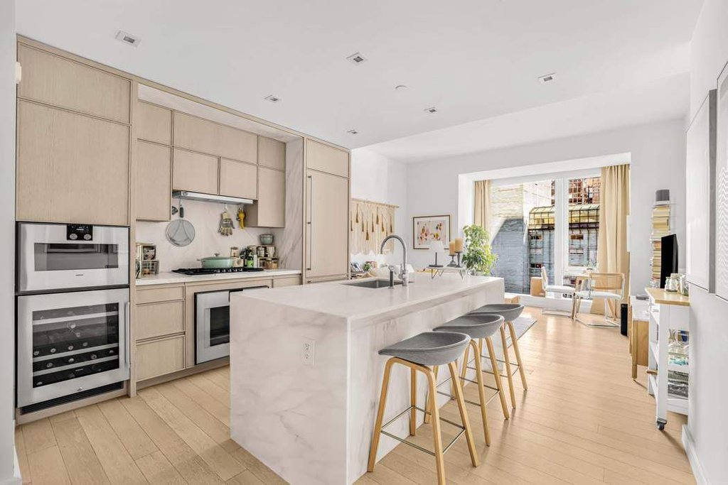 138 East 50th Street, Unit 17B