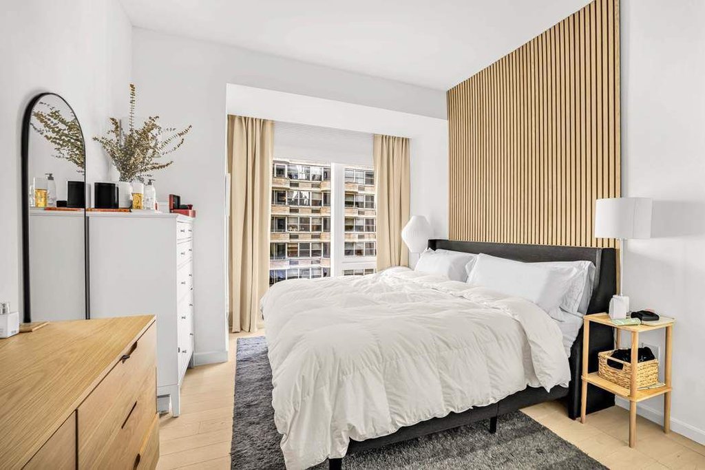 138 East 50th Street, Unit 17B photo 4