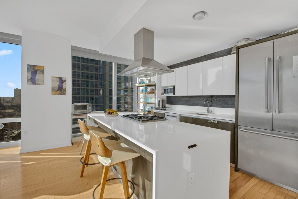 247 West 46th Street, Unit 1403 photo 2
