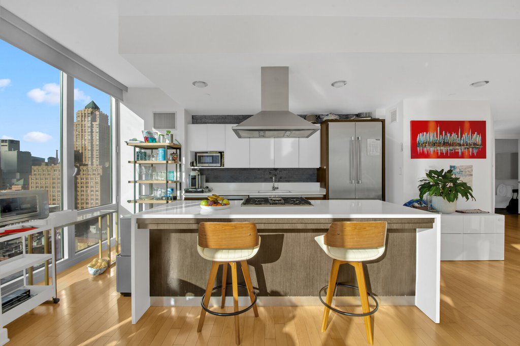 247 West 46th Street, Unit 1403 photo 4