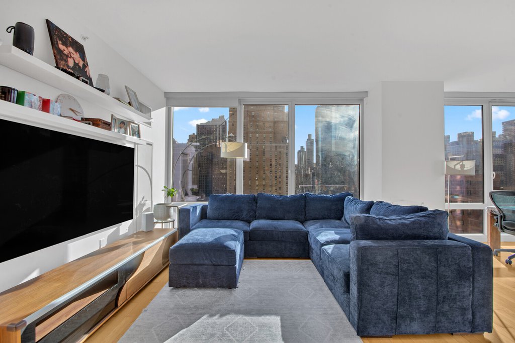 247 West 46th Street, Unit 1403 photo 6