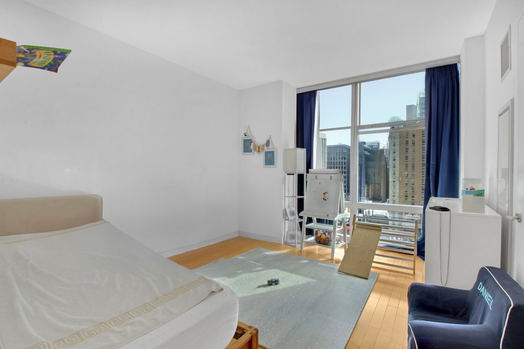 247 West 46th Street, Unit 1403 photo 9
