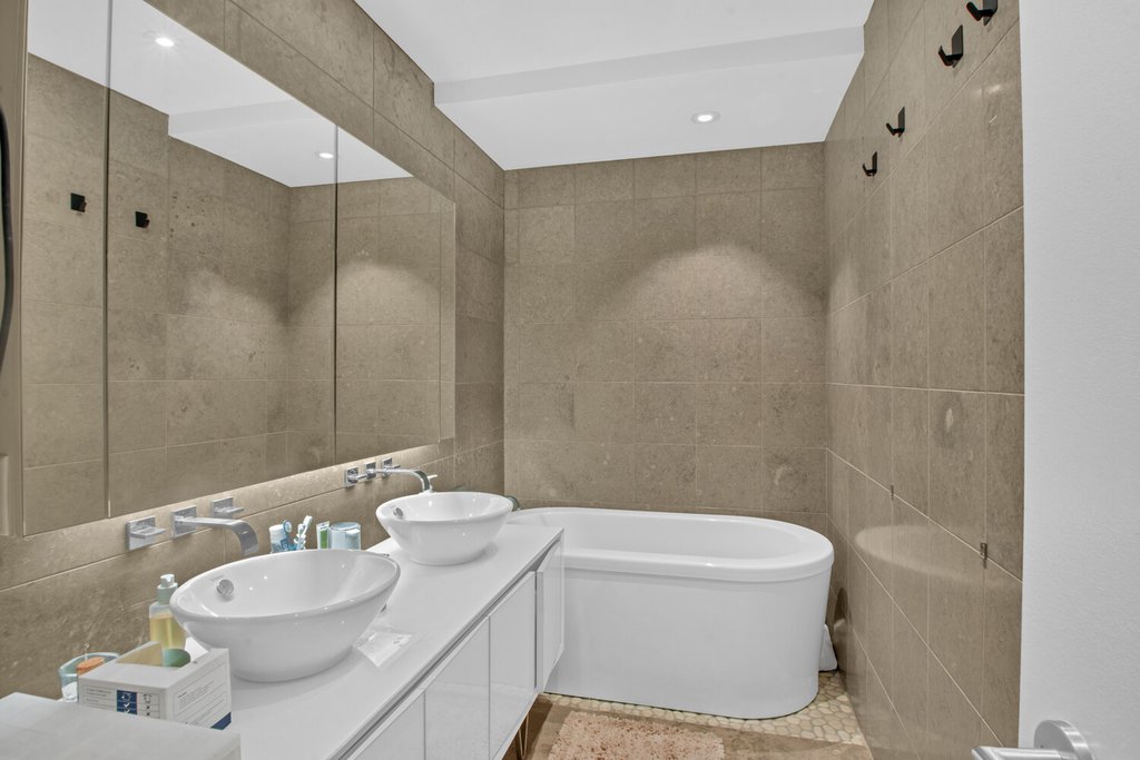 247 West 46th Street, Unit 1403 photo 10