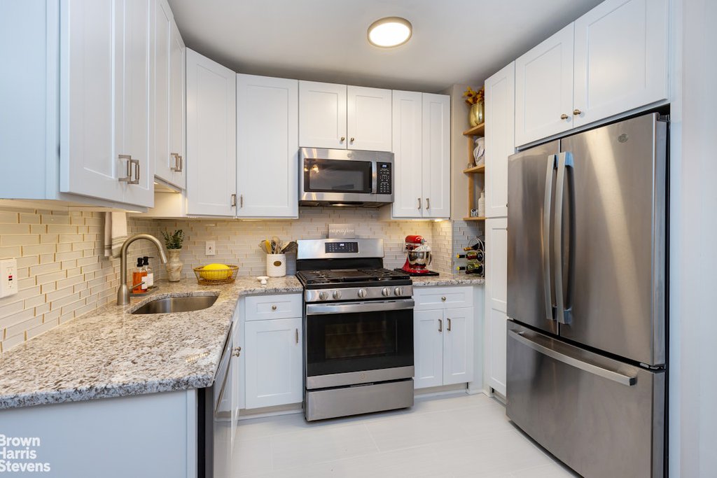 2621 Palisade avenue, Unit 2G photo 5