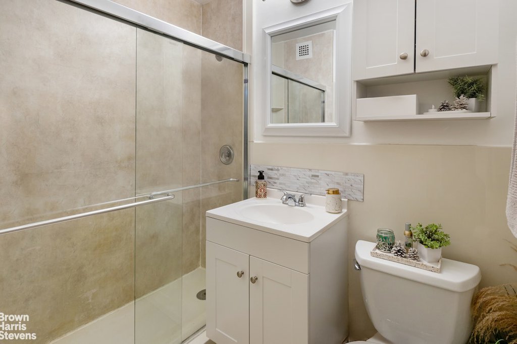 2621 Palisade avenue, Unit 2G photo 10