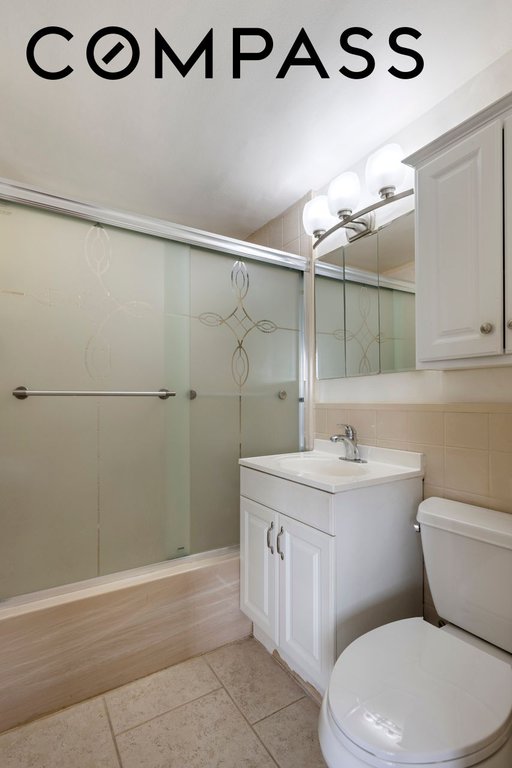 9 Fordham hill oval, Unit 7H photo 6