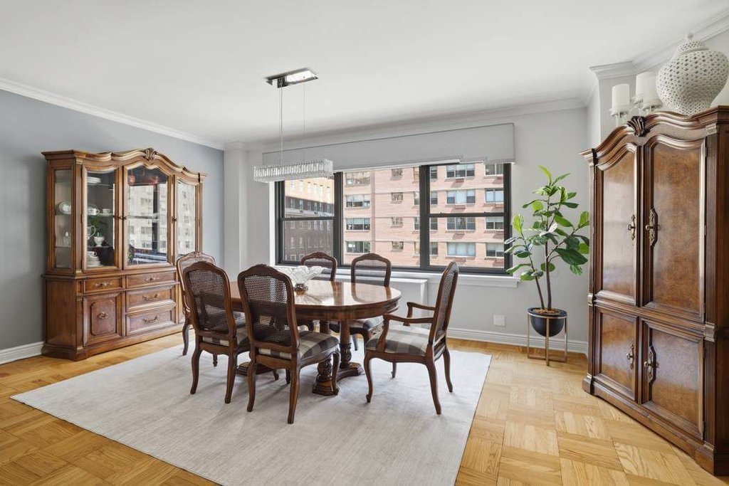20 Sutton Place South, Unit 7B photo 2
