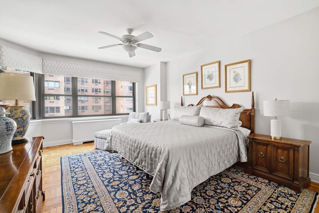 20 Sutton Place South, Unit 7B photo 4