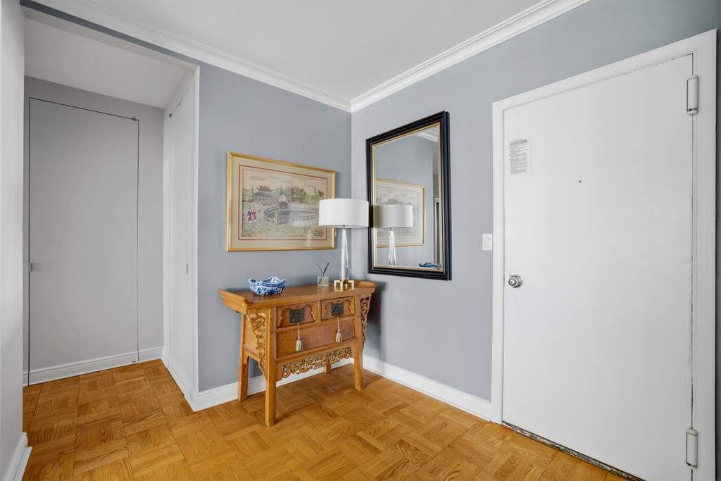 20 Sutton Place South, Unit 7B photo 9