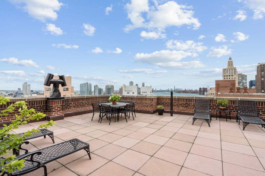 20 Sutton Place South, Unit 7B photo 10