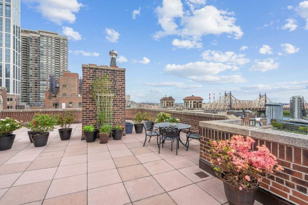 20 Sutton Place South, Unit 7B photo 11