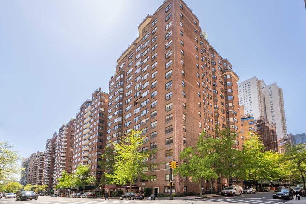 20 Sutton Place South, Unit 7B photo 14