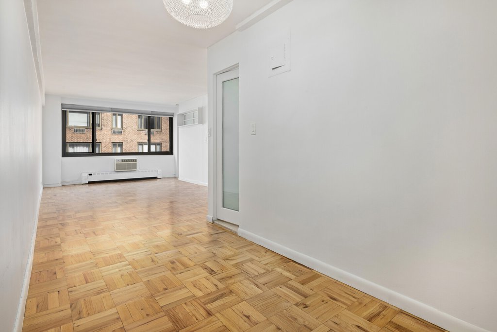 425 East 63rd Street, Unit W11B photo 4