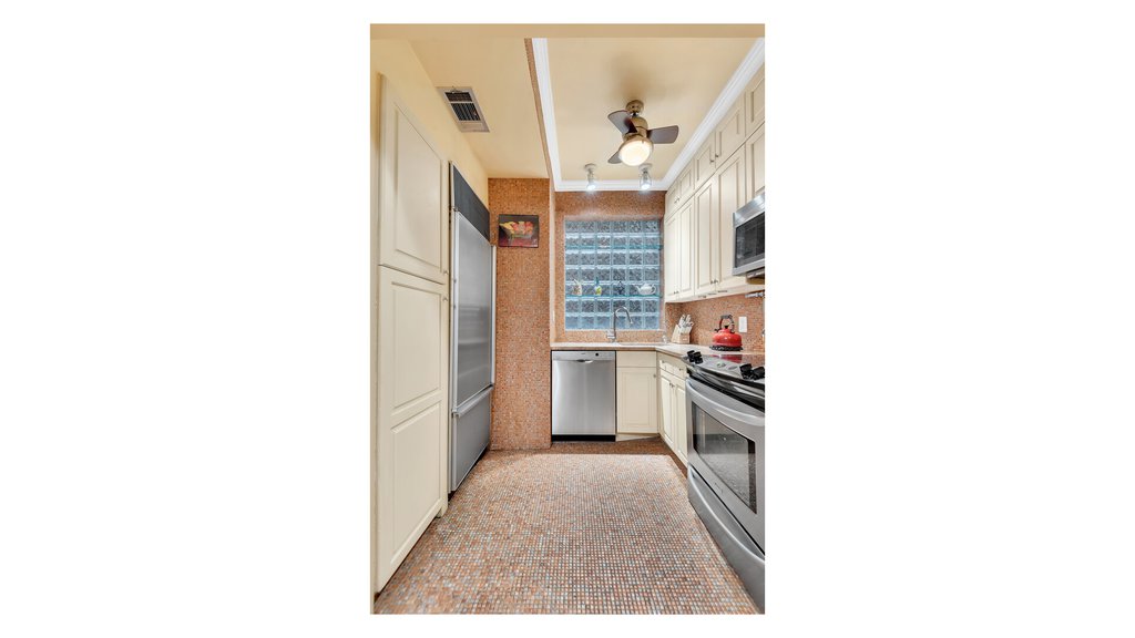 410 East 57th Street, Unit 1B photo 4