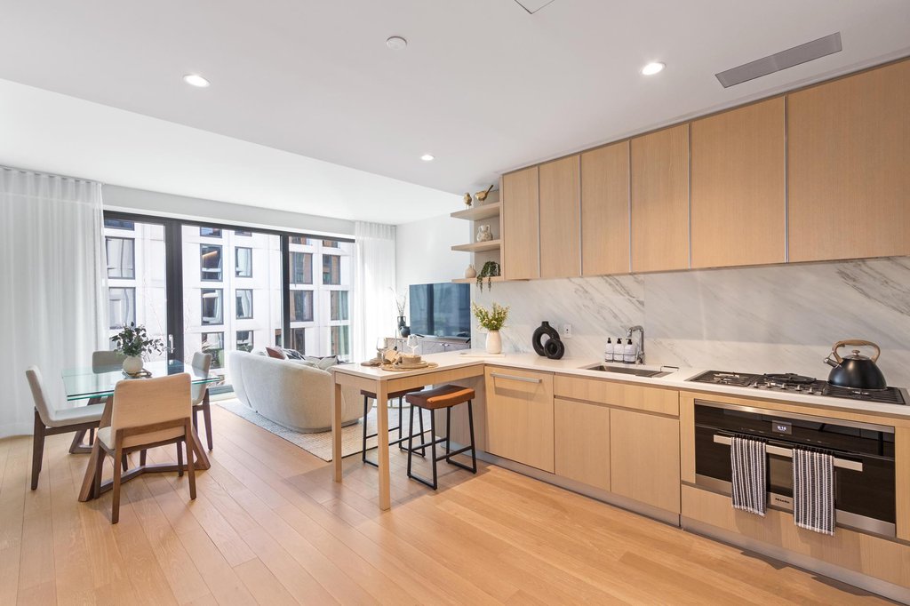 500 West 45th Street, Unit 610