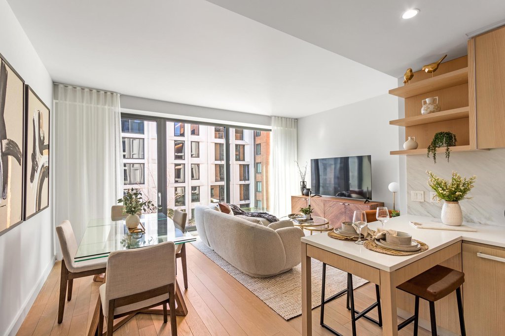 500 West 45th Street, Unit 610 photo 2