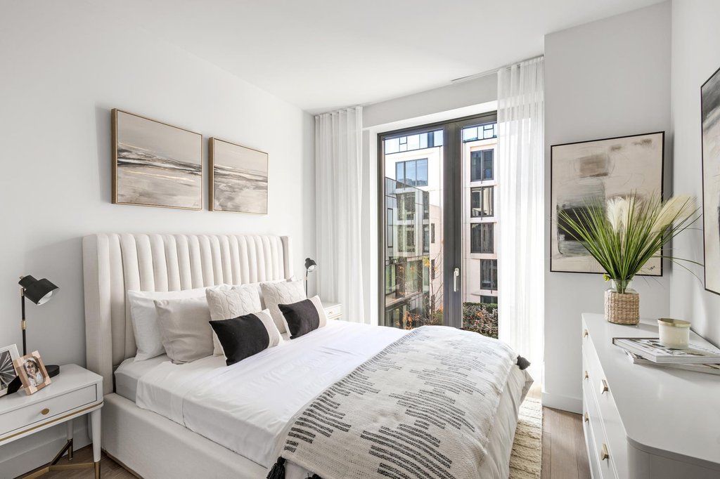 500 West 45th Street, Unit 610 photo 4