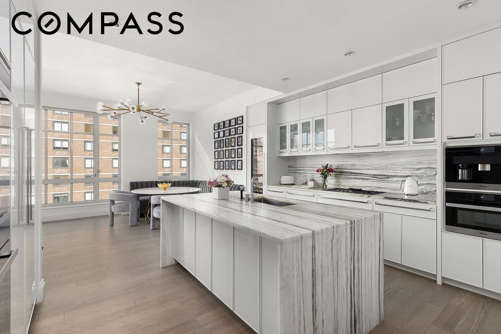 200 East 95th Street, Unit 12A photo 4