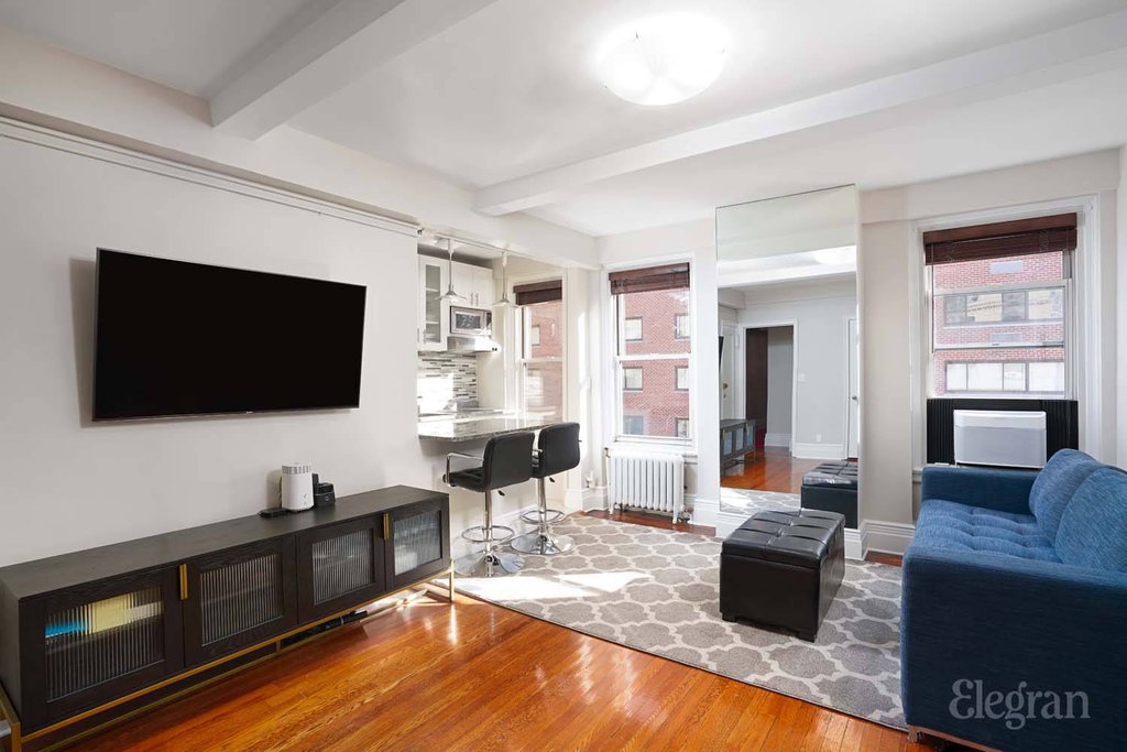 325 West 45th Street, Unit 701