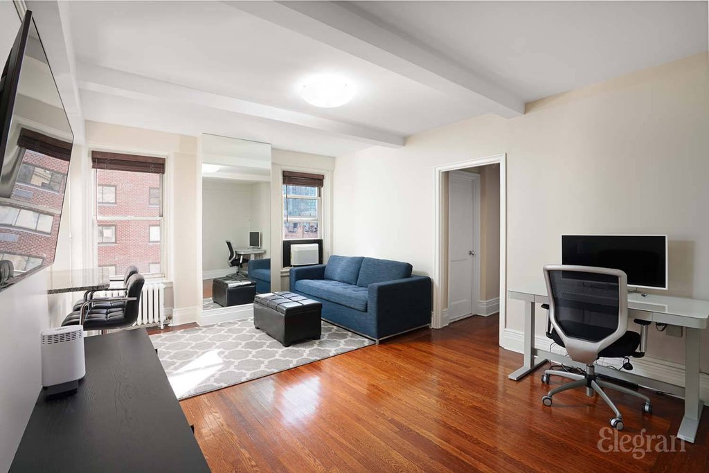 325 West 45th Street, Unit 701 photo 2