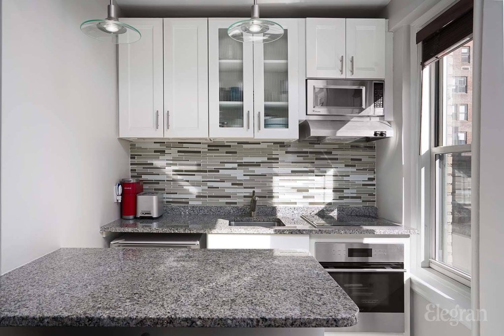 325 West 45th Street, Unit 701 photo 4