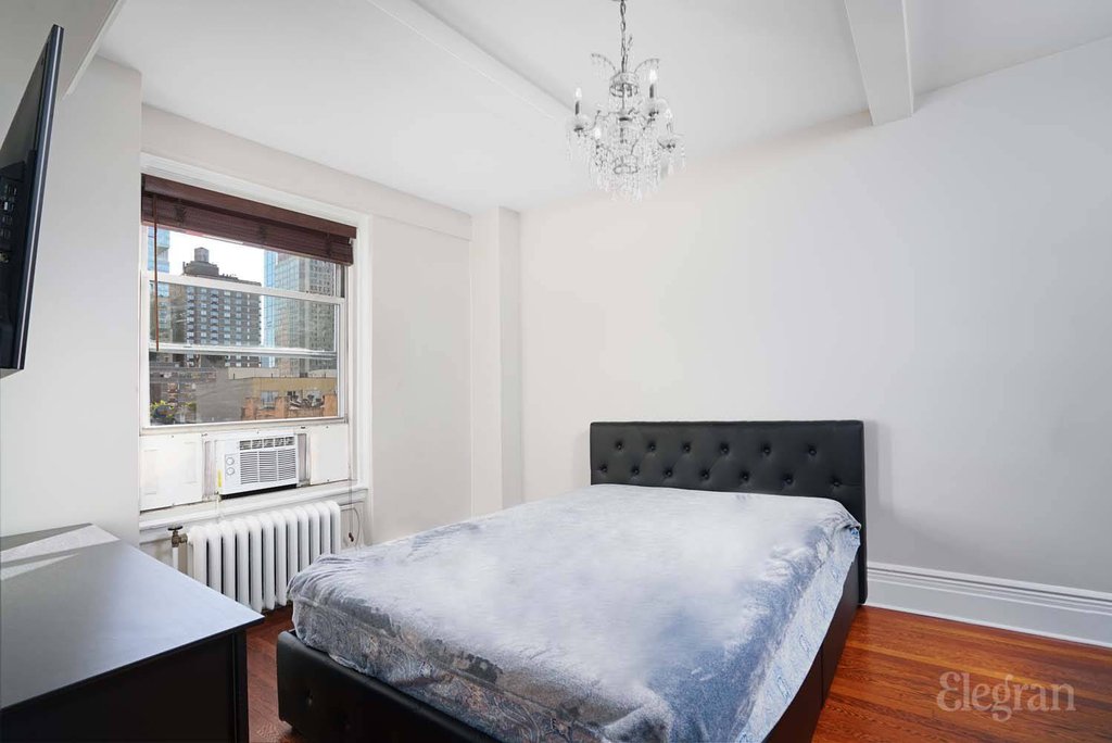 325 West 45th Street, Unit 701 photo 5