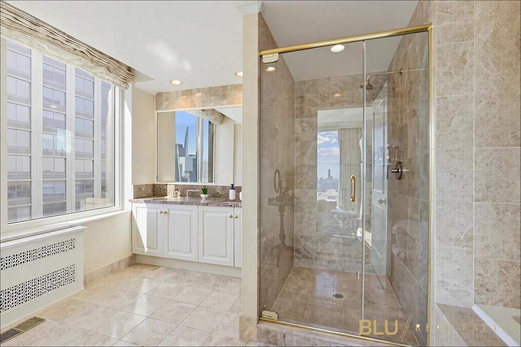 220 Riverside Boulevard, Unit 39D photo 9