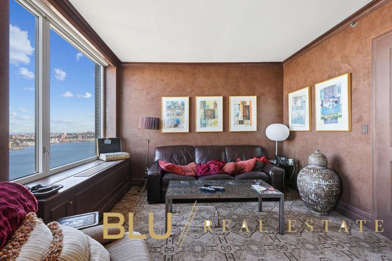 220 Riverside Boulevard, Unit 39D photo 10