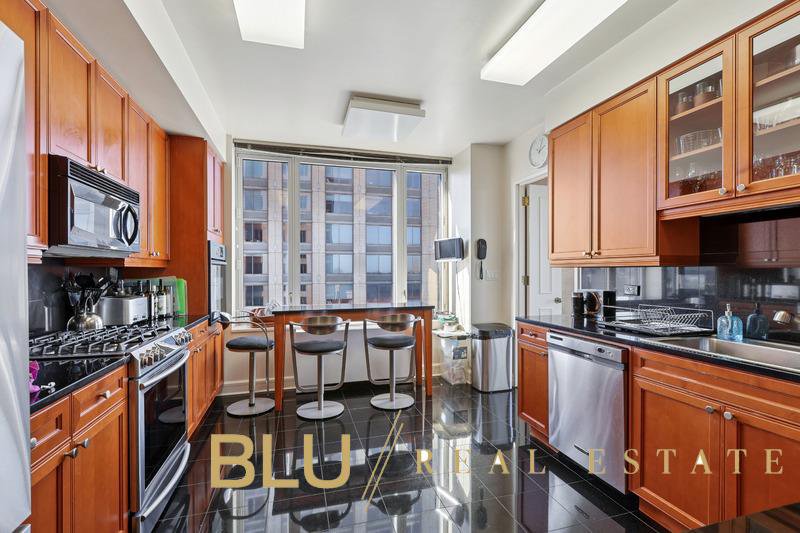 220 Riverside Boulevard, Unit 39D photo 14