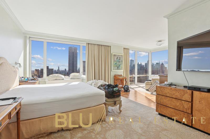 220 Riverside Boulevard, Unit 39D photo 21