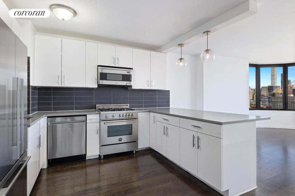 330 East 38th Street, Unit 50F photo 5