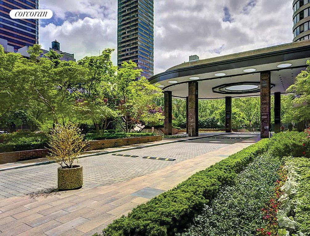 330 East 38th Street, Unit 50F photo 11