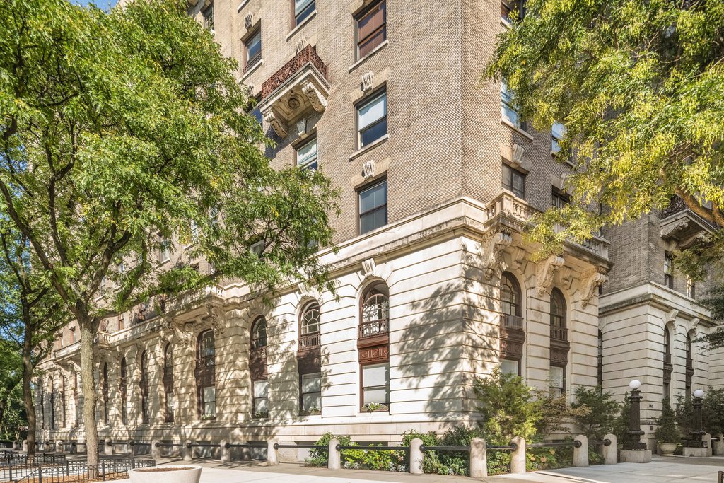 380 Riverside Drive, Unit 2D photo 8