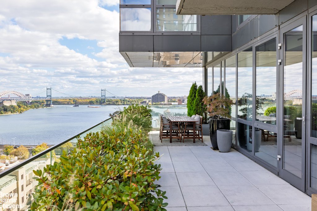 302 East 96th Street, Unit PH1 photo 2