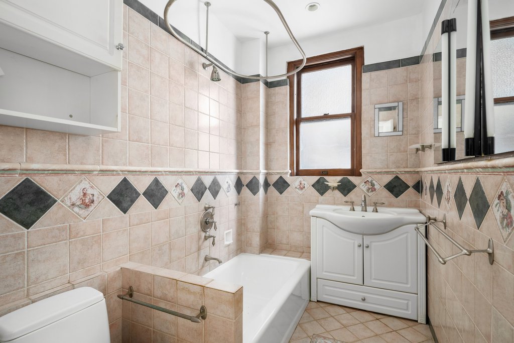 380 Riverside Drive, Unit 2CD photo 8
