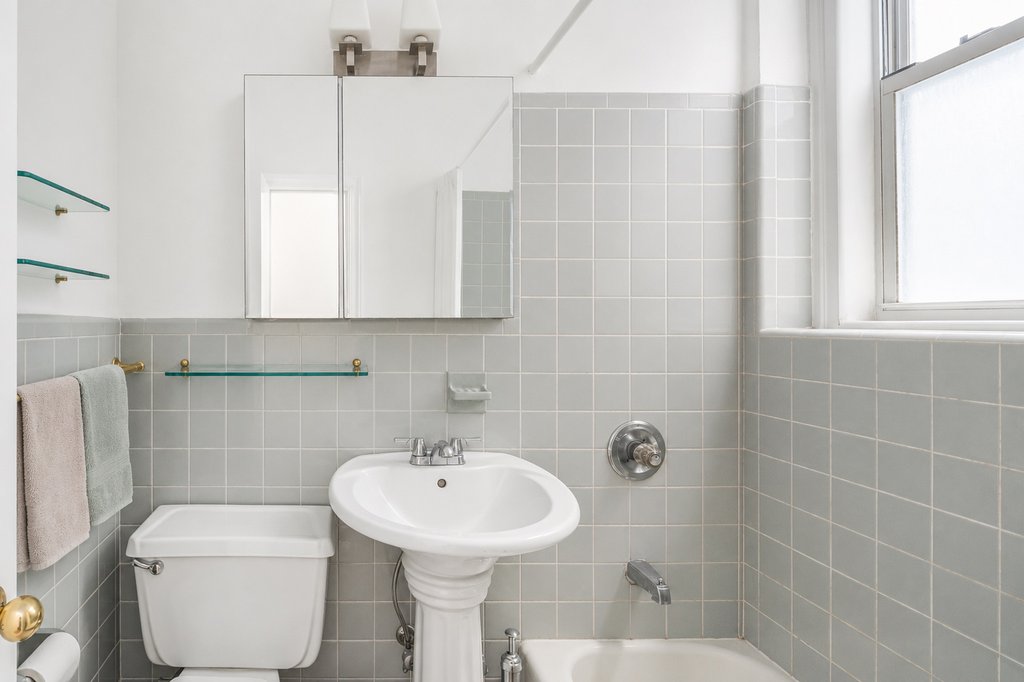 380 Riverside Drive, Unit 2CD photo 12