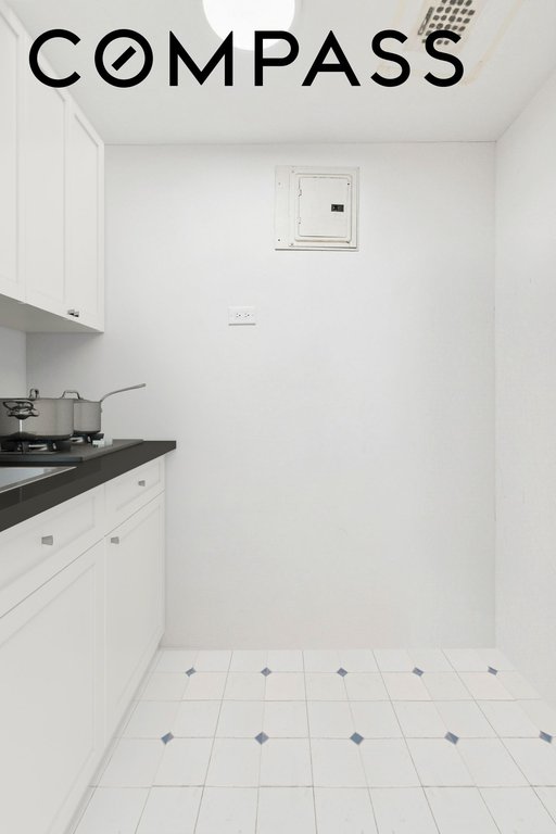 111 East 56th Street, Unit 1108 photo 3